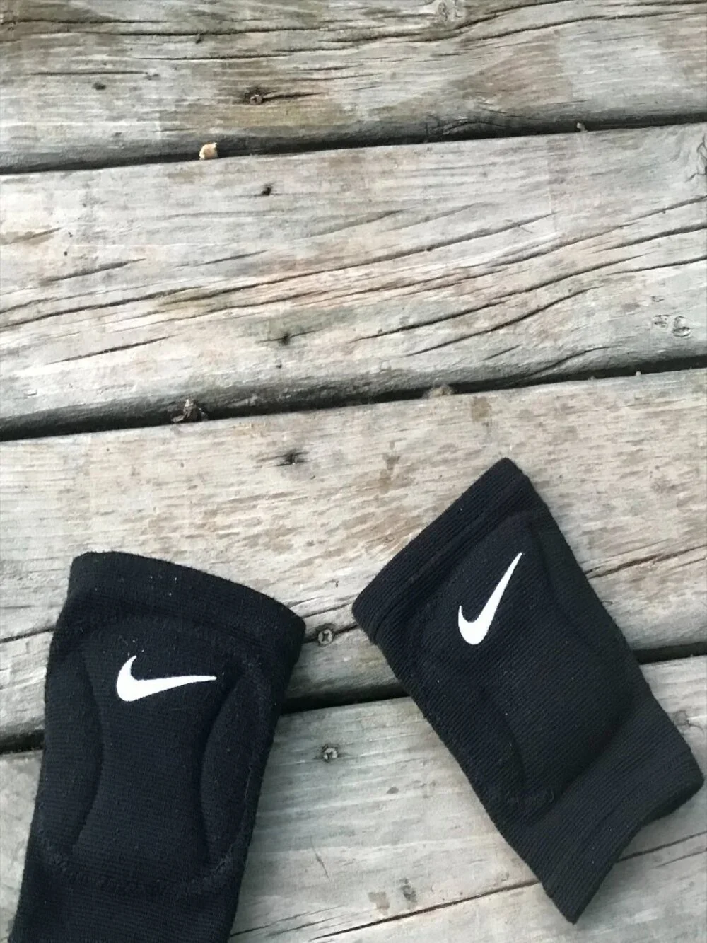 Nike Volleyball Knee Pads Girls/Womens XS/S Black w/ White Swoosh